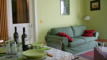 Fernseher, Bücher, Musikbibliothek