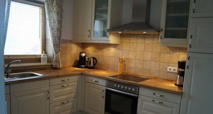 Freistehende geräumige Haus mit großem Garten