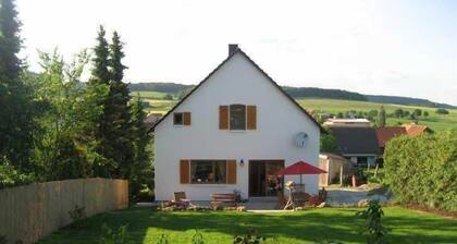 Detached and spacious house with large garden
