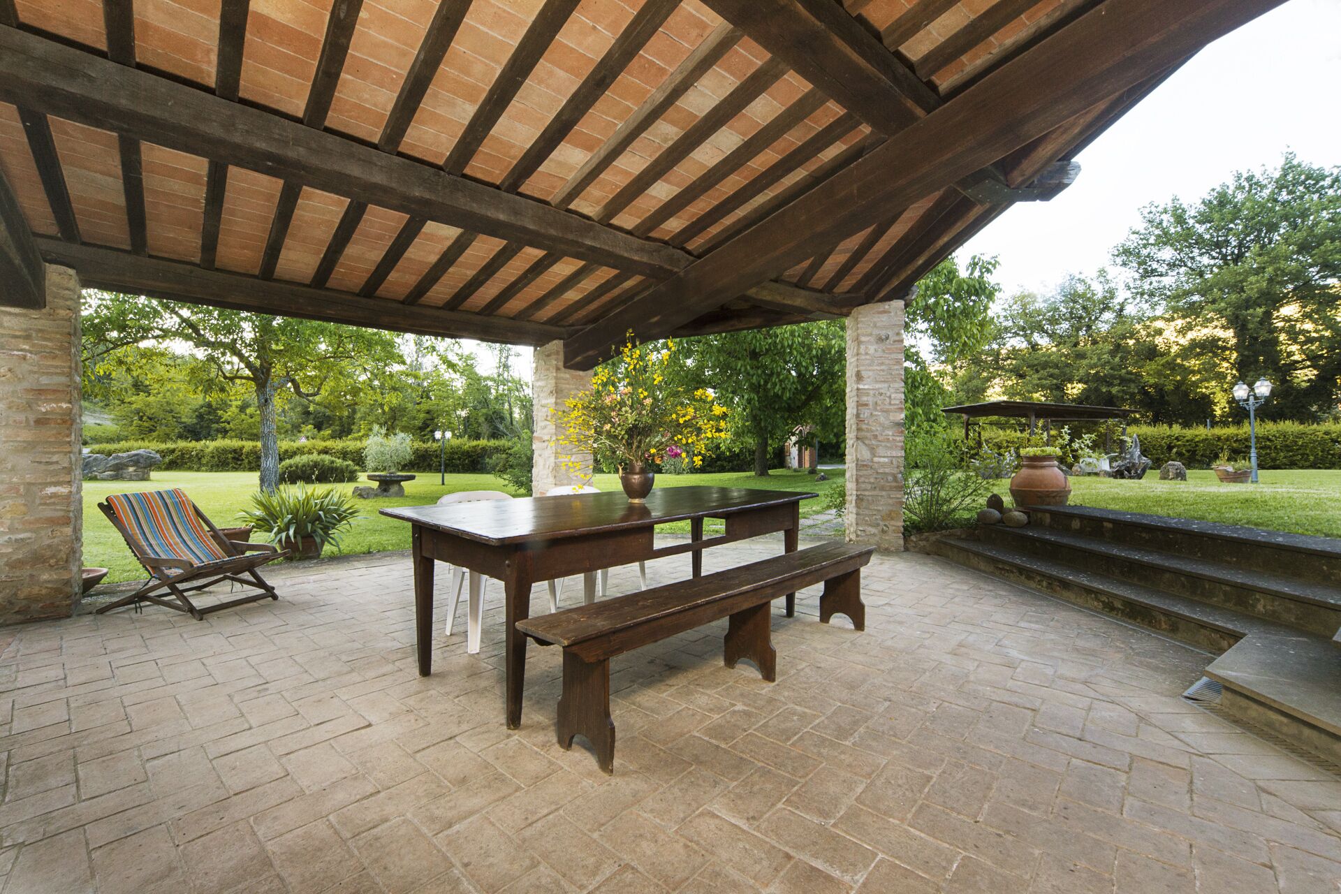 屋外ダイニングエリア