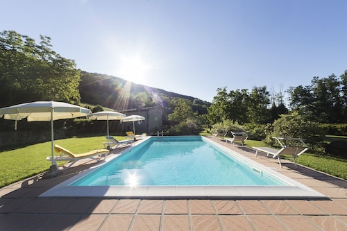 Le Macine, a wonderful ancient restored watermill with Pool