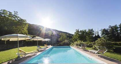 Le Macine, a wonderful ancient restored watermill with Pool