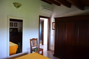 2 bedrooms, iron/ironing board, bed sheets