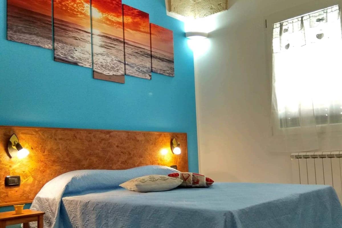 Camera tripla, 3 letti singoli | Biancheria da letto ipoallergenica, copriletto in piuma