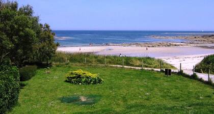House 10 meters from a sandy beach near Barfleur