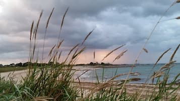 Una spiaggia nelle vicinanze