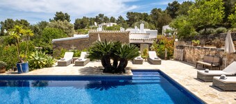 ET-0507E Lujosa finca típica en Ibiza con piscina