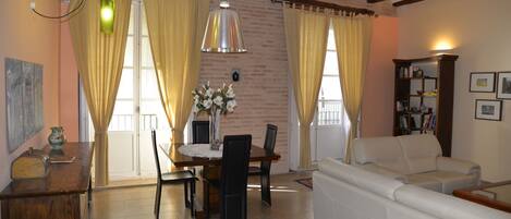 Smart TV, DVD player, books, stereo