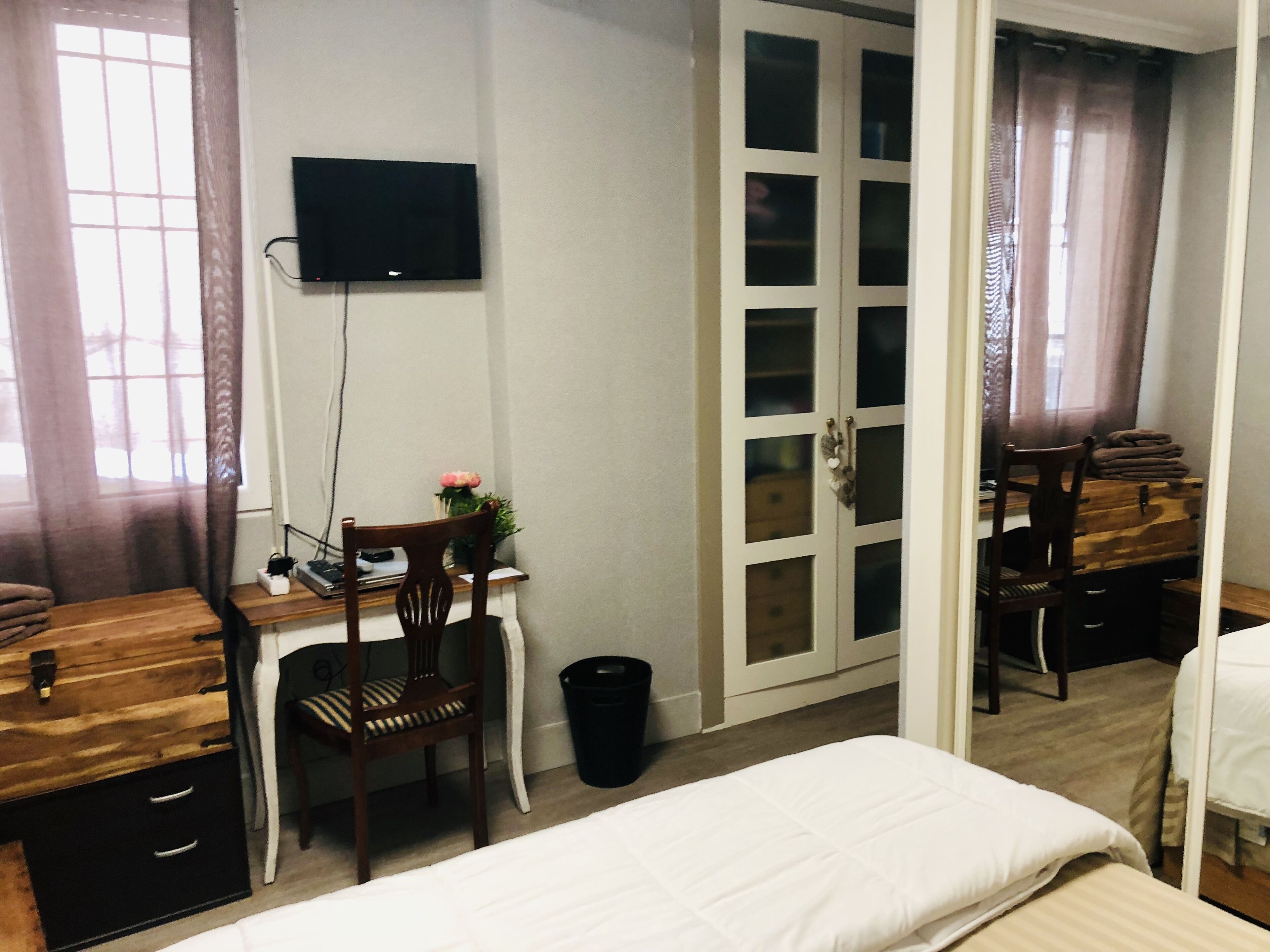 3 slaapkamers, een bureau, een strijkplank/strijkijzer, wifi