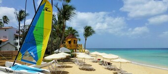 Stunning & spacious 3 bed villa, Own pool, housekeeper, 3 Min walk to beach.