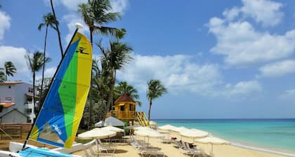 Stunning & spacious 3 bed villa, Own pool, housekeeper, 3 Min walk to beach.