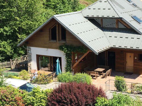 Furnished family house, Annecy Lake, for 7 to 12 people.