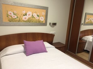 2 bedrooms, iron/ironing board, travel cot, WiFi