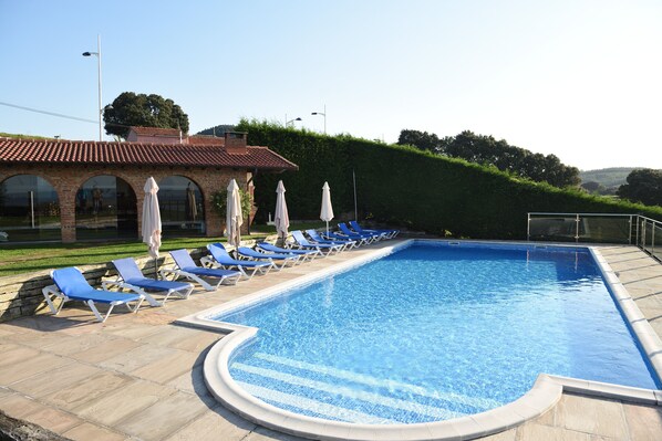 Indoor pool - Luxury apartment with swimming-pool and tennis court. Beach 600m. (Mogro)