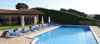 Luksusleilighet med svømmebasseng og tennisbane. Usil beach-front Mogro