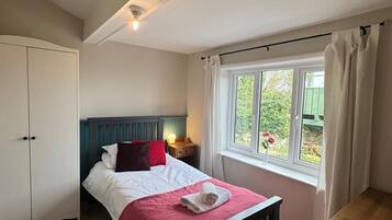 3 bedrooms, iron/ironing board, travel crib, free WiFi