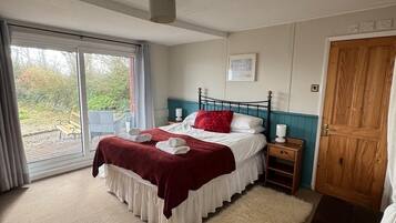 3 bedrooms, iron/ironing board, travel crib, free WiFi