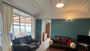 Living area - Beachside Cottage Idyllic Situation, Stunning Views Over Morecambe Bay (Baycliff, Ulverston)