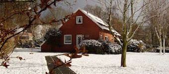 Relaxing vacation & family fun - holiday home with garden, WiFi and much more!