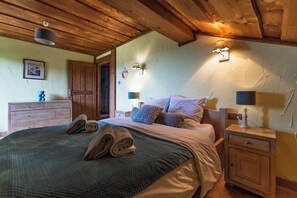 4 室のベッドルーム、アイロン / アイロン台、WiFi (無料)