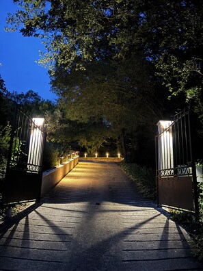 Property grounds - A little bit of paradise in a magnificent environment, heated swimming pool (La Roque-Alric)