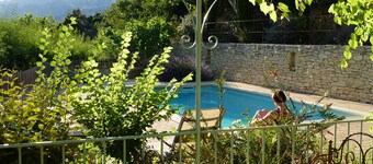 A little bit of paradise in a magnificent environment, heated swimming pool