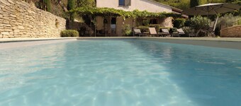 A little bit of paradise in a magnificent environment, heated swimming pool