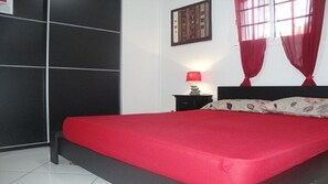 1 bedroom, free WiFi, bed sheets - beautiful apartment 2 minutes from the beach at the Pearl, Deshaies (deshaies)