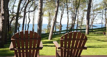 Holiday house with unforgettable sea views, fireplace, garage, WiFi,