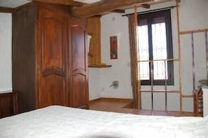 2 chambres, fer et planche Ă repasser, draps fournis