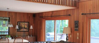 Secluded Luxury Mountain Chalet near downtown Fayetteville