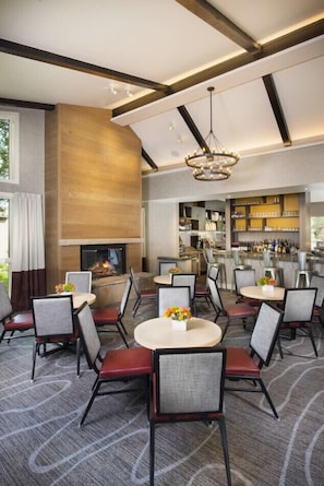 Dining - The Gant Luxury 2BR-2BA  Suite (Aspen)
