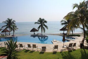 Outdoor pool - Ocean Front Villa 1st Floor unit  (Puerto Morelos)