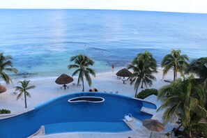 Outdoor pool - Ocean Front Villa 1st Floor unit  (Puerto Morelos)