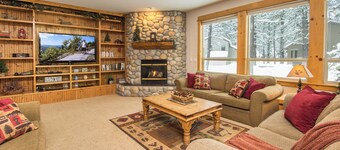 Luxury 7 BR Home / Hot Tub / SHARC Passes / AC / Wi Fi / Bikes