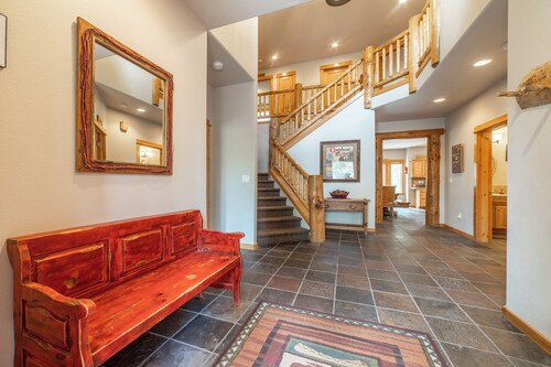 LAST MINUTE SPECIAL! 50% OFF / Luxury 7 BR Home / Hot Tub / SHARC Passes / AC