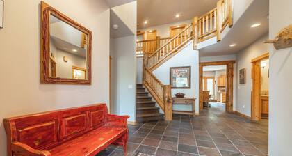 LAST MINUTE SPECIAL! 50% OFF / Luxury 7 BR Home / Hot Tub / SHARC Passes / AC