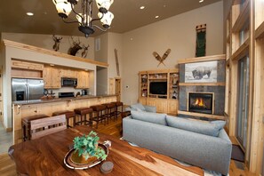 Smart TV y chimenea 