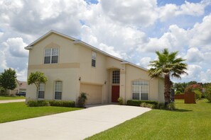 Exterior - Luxury large 6 Bed Villa, Pool and Spa. Make memories - 15 minutes from Disney (Davenport)