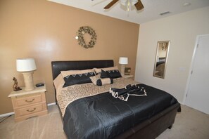 6 bedrooms, desk, iron/ironing board, travel cot