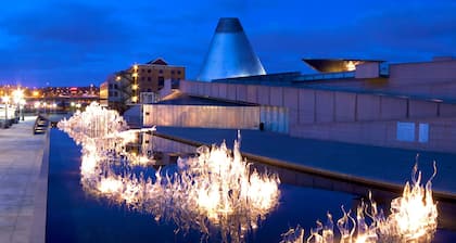 Tacoman teatterilevy. Huippuluokan asunnot, kuukausittaiset ja viikkotarjoukset