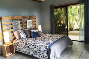 6 bedrooms, desk, iron/ironing board, free WiFi