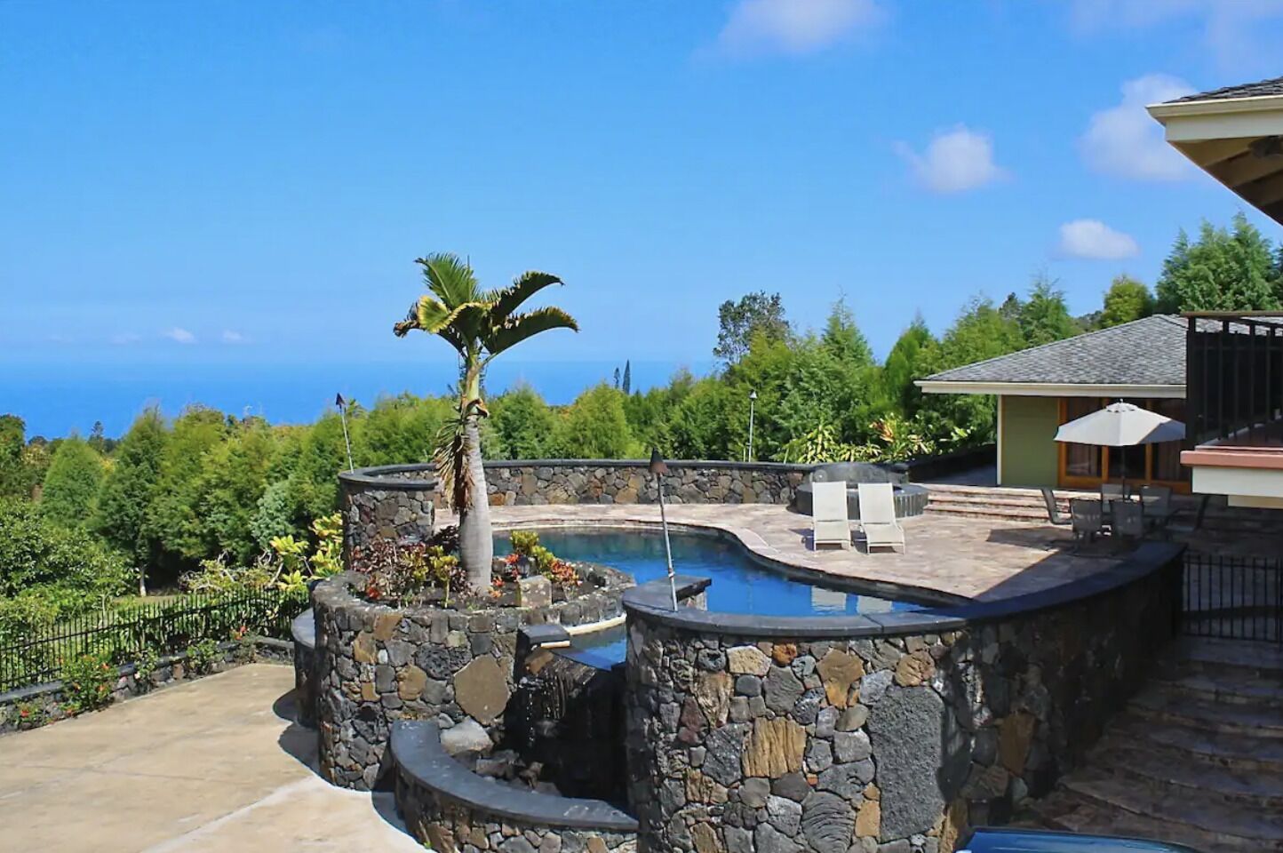 Oceanview, private pool, 5 acres of avocados! Gorgeous coffee district jewel! 