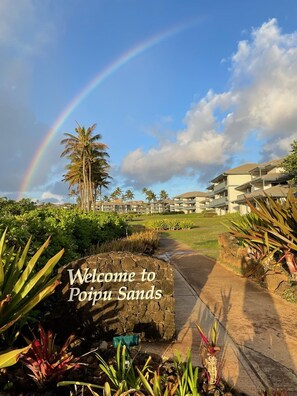 Unclassified image, 2 of 21, button