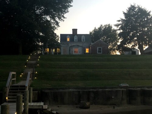 PROMO 8.20% WEEKLY AND 27.71% MONTHLY DISCOUNT!
Relax on the Rappahannock