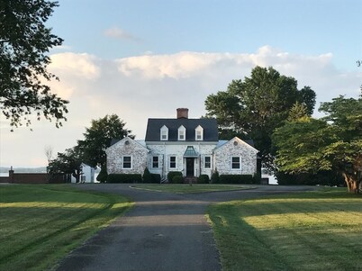 PROMO 8.20% WEEKLY AND 27.71% MONTHLY DISCOUNT!
Relax on the Rappahannock