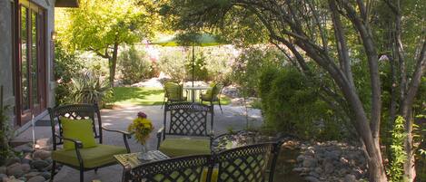 屋外ダイニングエリア