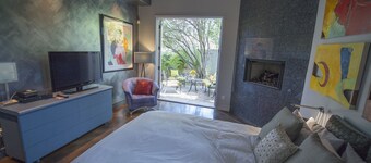 STUNNING ULTRA-CONTEMPORARY, PETS YES, DWTN GUESTHOUSE, IN HISTORIC NEIGHBORHOOD