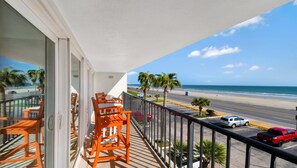 Property grounds - 2BR Gulf-front 3rd-floor/Babe’s Beach access/oversized balcony/refreshing pool (Galveston)