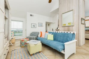 Älytelevisio, DVD-soitin, musiikkikirjasto, videokirjasto